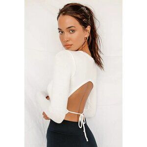 𝅺LULU'S "Back To Basics" Womens White Long Sleeve Tshirt Sz Small Back Cut Out